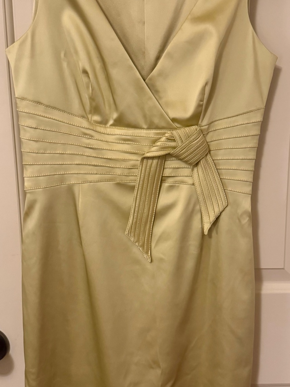 Kay Unger pale lime green Satin V-Neck Midi Dress with Waist Bow